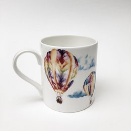Tazza di mongolfiere dell'acquerello