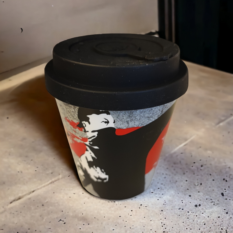 Kubek podróżny Banksy w RPET 230 ml - Miotacz kwiatów