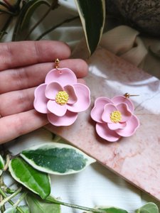 Bloem oorbellen roze