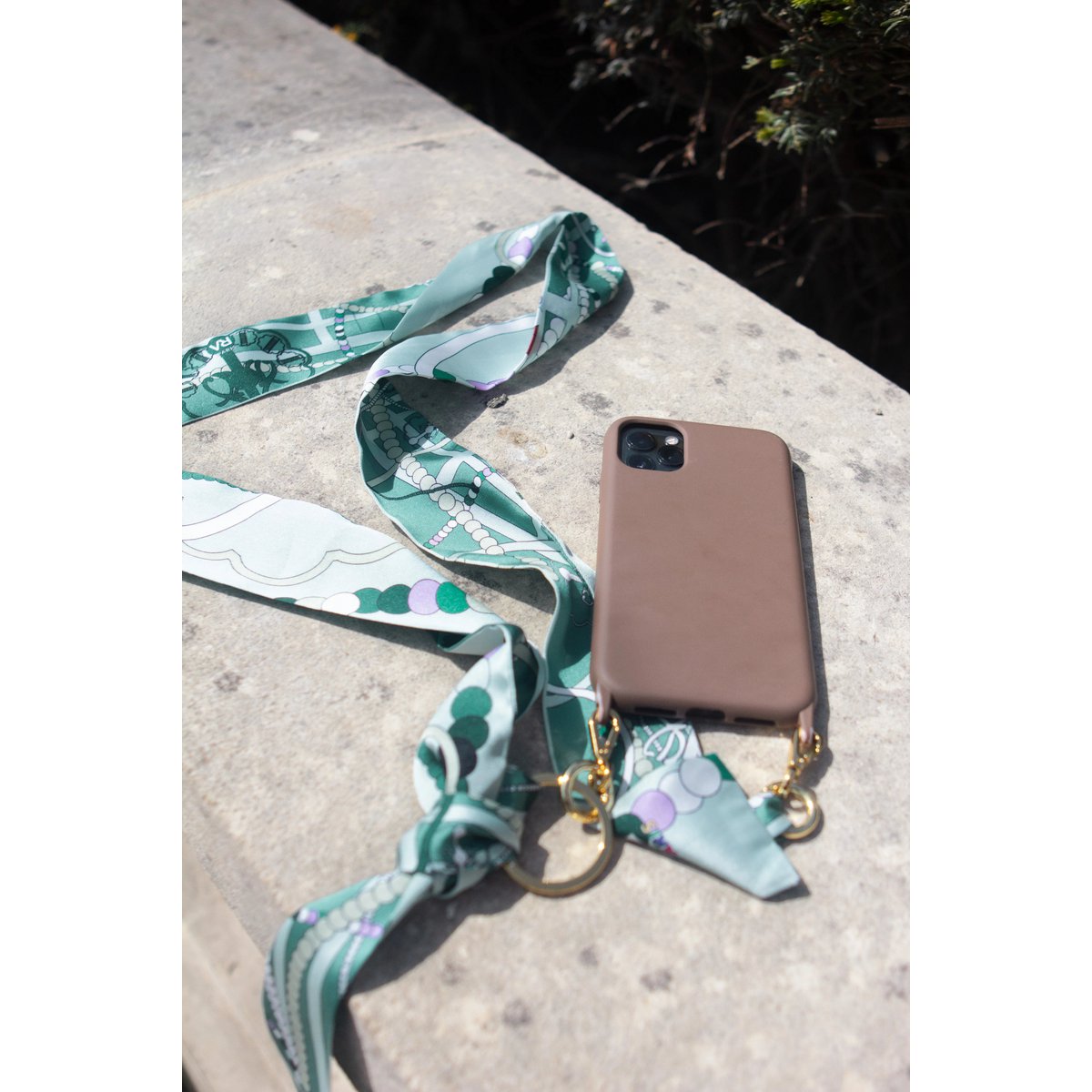 Bandoulière de téléphone réversible "La boîte à bijoux verte"