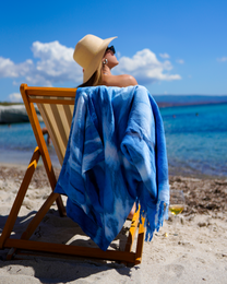 TOWEL TO GO TIE DYE Telo mare XXL in cotone 200x200 cm | Asciugatura rapida | Blu/Bianco | con confezione regalo
