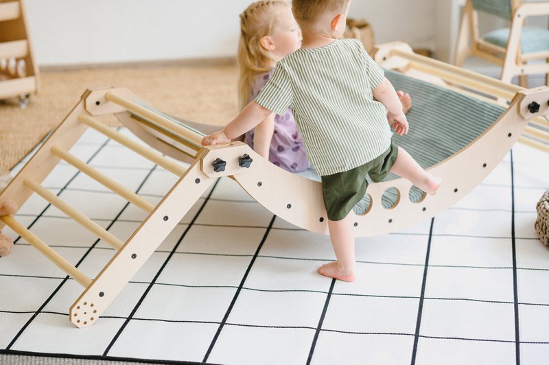 Juego de triángulo de escalada y balancín transformable Luula SLEEPER