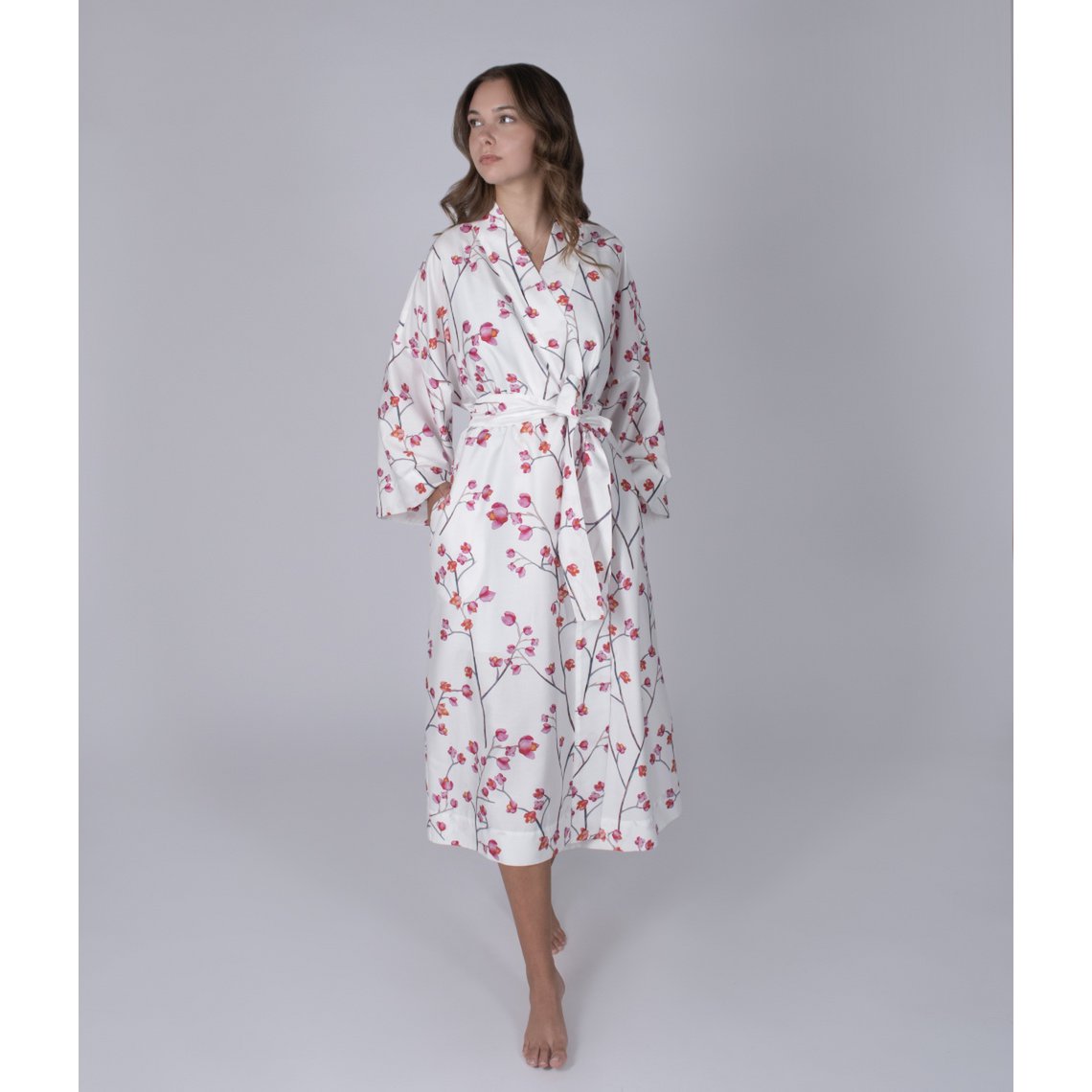 Satin-Bademantel-Kimono Inspired White