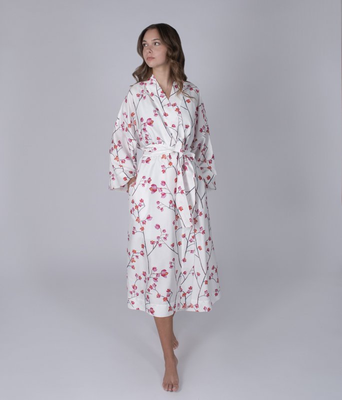 Satin-Bademantel-Kimono Inspired White