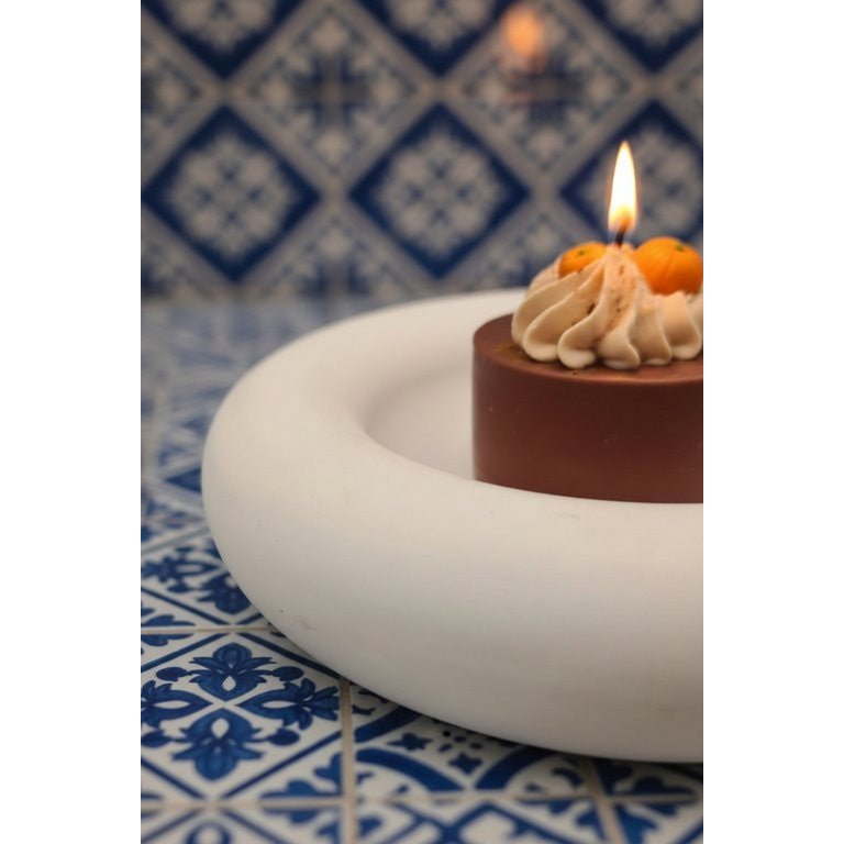 LAVURI Spicy Pumpkin Gourmet Dessert scented Candle, handmade, soy wax, including a sculptural stoneware plate, limestone, white, Duftkerze