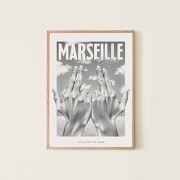 'Poster featuring the text "MARSEILLE" and an image of hands in a black and white style. Available in 3 sizes: 30 x 40 cm, 50 x 70 cm, and A4 (21 x 29.7 cm).'