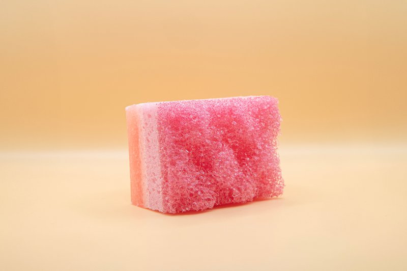 Mydło w gąbce złuszczającej różę - 75 gr
