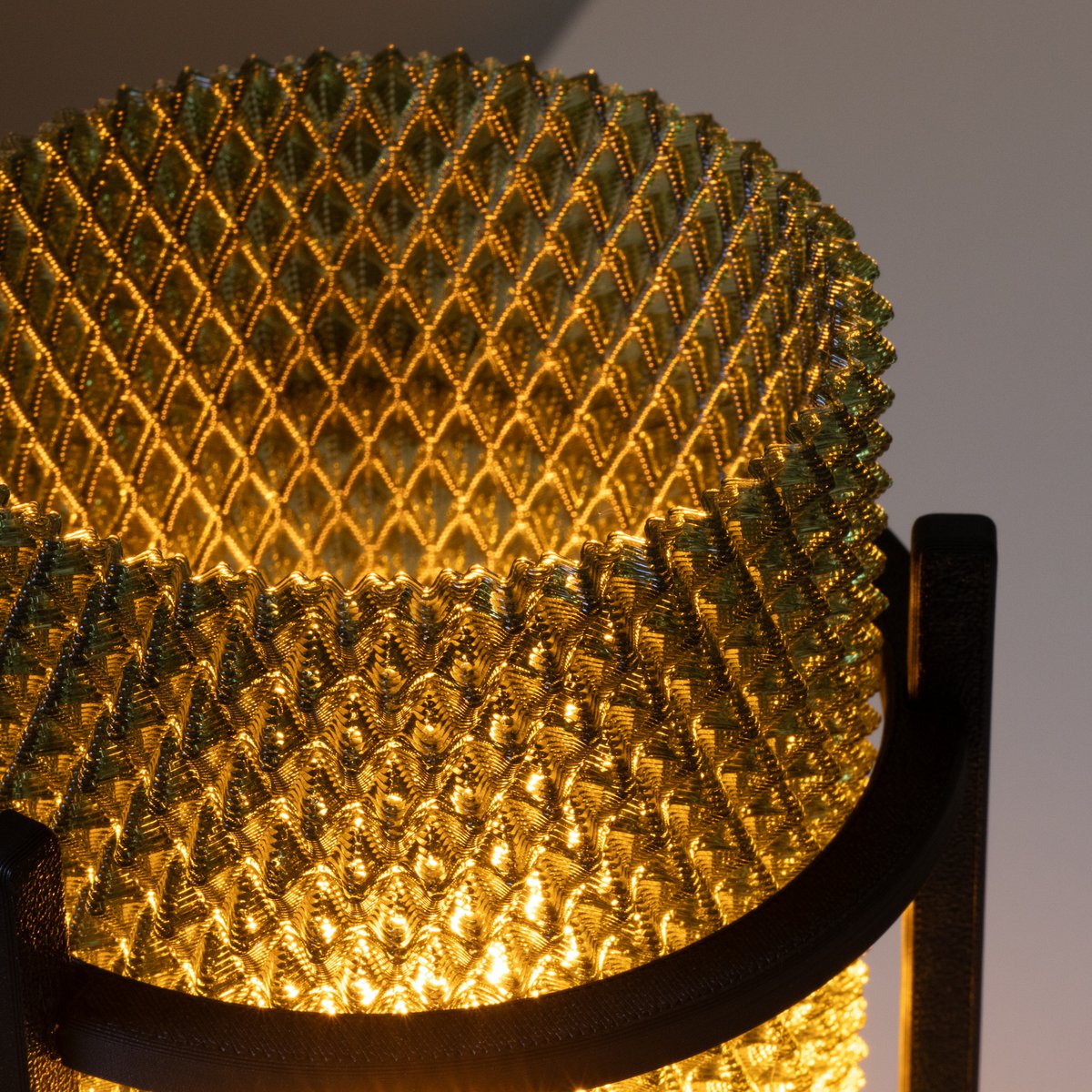 Lampa Olive PRISM – nowoczesny geometryczny klosz, PETG z recyklingu, oświetlenie otoczenia, E14
