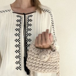 “Kalliopi” hæklet telefonpose med ekstra crossbody rem denimblå