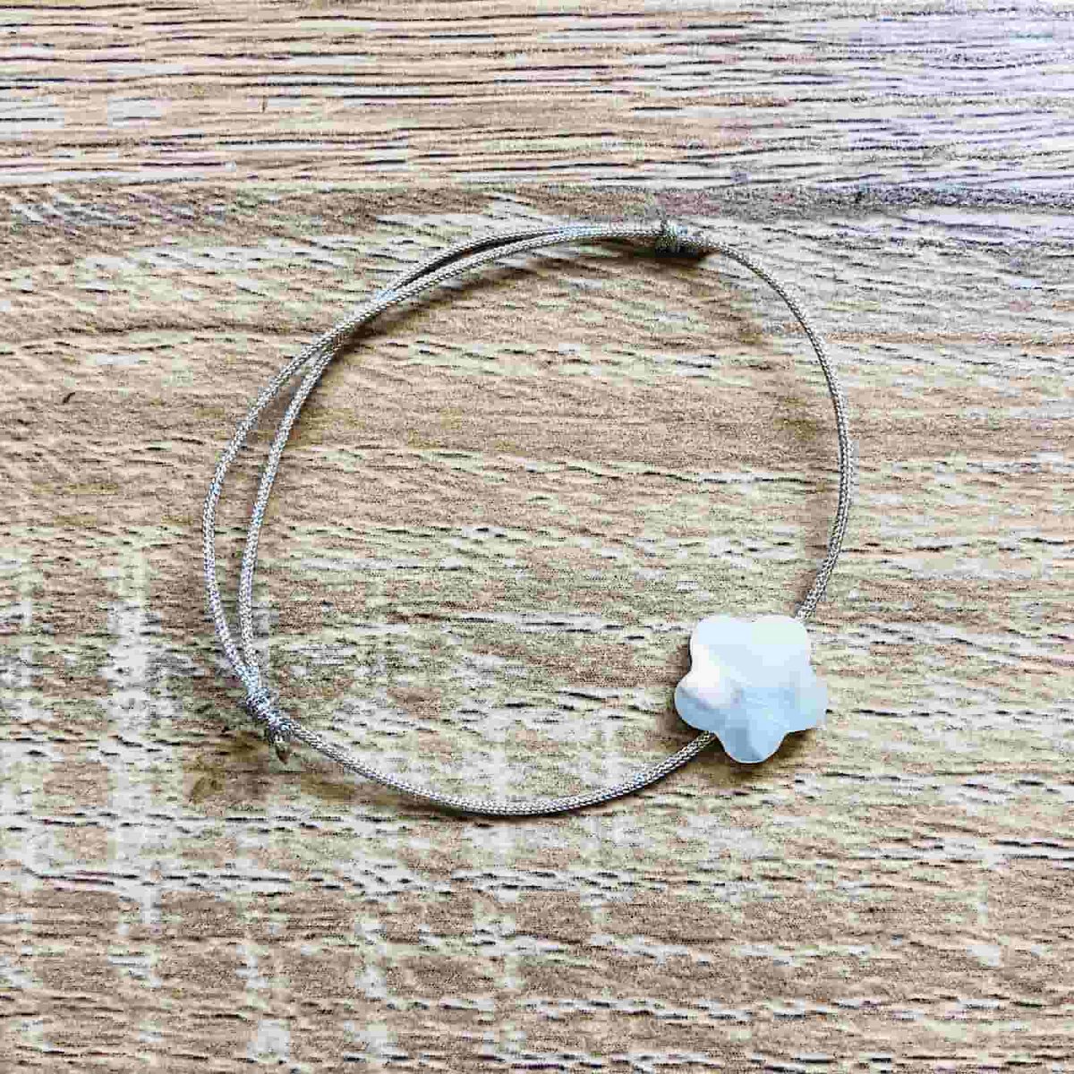 Camille-Kinderarmband aus Perlmutt mit verstellbarer Silberkordel