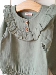 Saliegroene blouse voor babymeisjes / 100% biologisch dubbel gaaskatoen