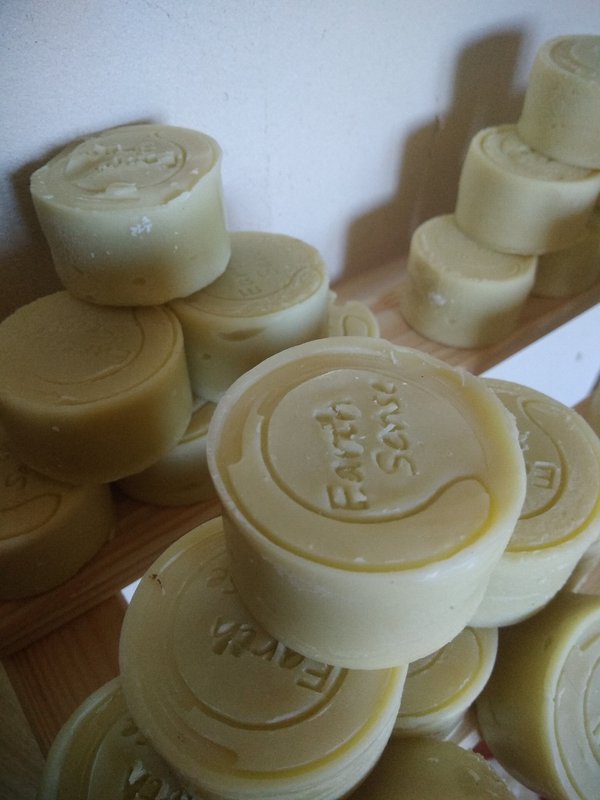 Balancage certifié biologique Shampooing solide - bois de santal - Types de cheveux normaux et de tous les cheveux 60G
