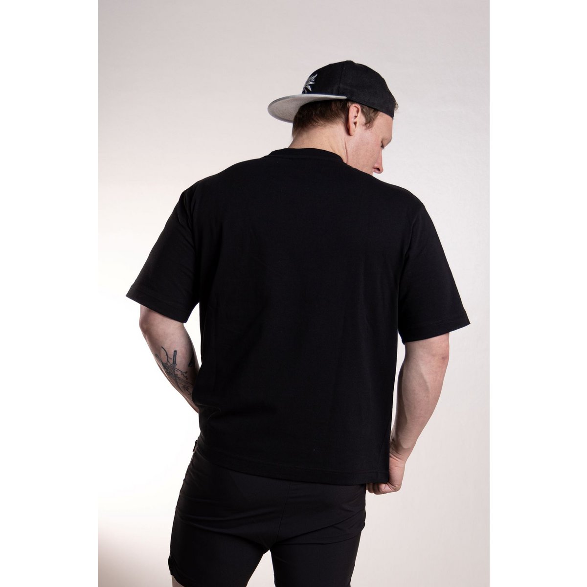 Empire Embody Oversize T-shirt unisex - Duurzaam, duurzaam, hoog verkooppercentage, gemaakt van 250 gsm biologisch katoen met geborduurd logo