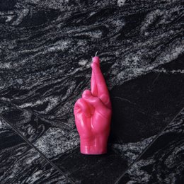 Kerze mit gekreuzten Fingern Rosa