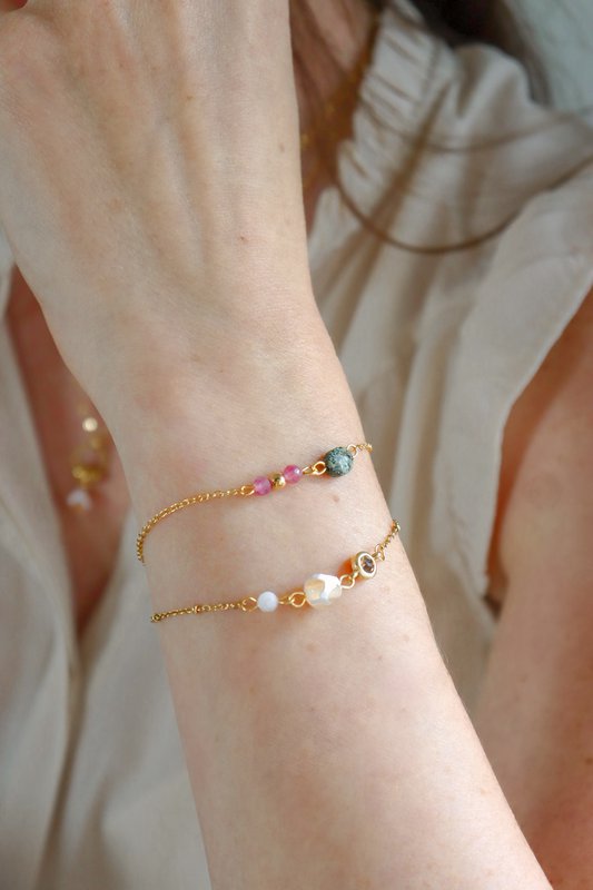 Dzi Agate and Moonstone Bracelet - Gold