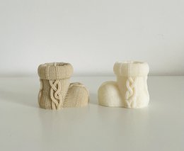 Handgegossener Schuh aus Kerzenwolle
