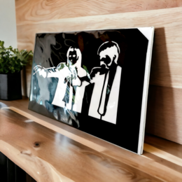 Stencil Graffiti di Banksy - Pulp Fiction