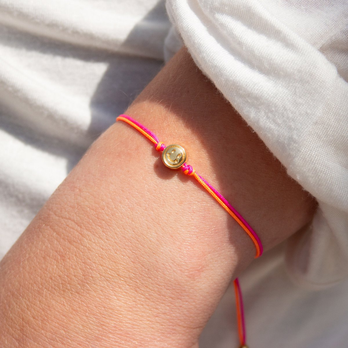 Bracelet on card - Smiley Gold - I give you a smile - 24K gold-plated pendant - Macrame - DIN A6 recycled card