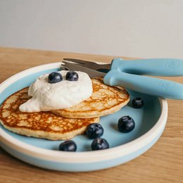 Silicone children's plate with cutlery