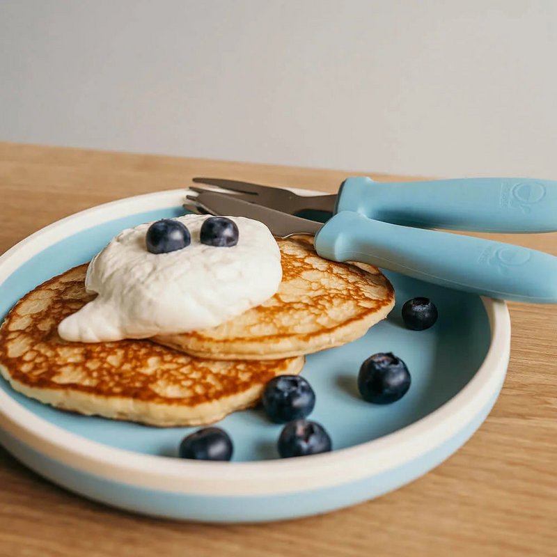Silicone children's plate with cutlery