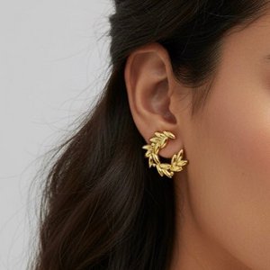 GOUDEN BLOOM – Gouden bloemengeweven kwaboorbellen