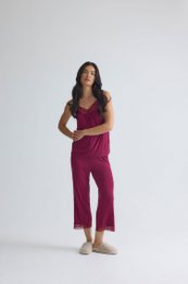 Bamboe kanten cami cropped broekpyjamaset in bordeaux