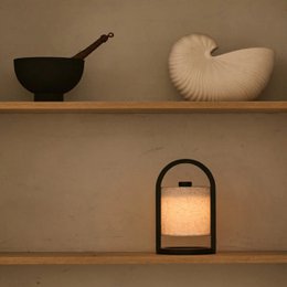 River Dunkelbraune wiederaufladbare Holzlampe