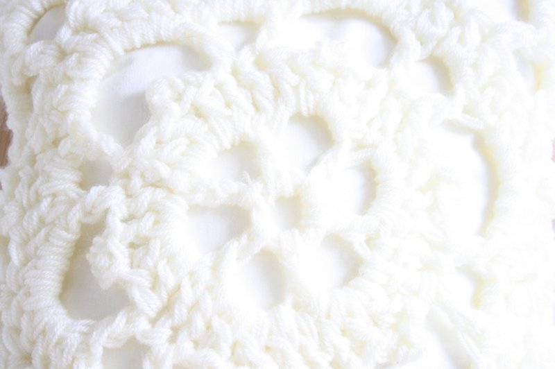 Ecru crocheted cushion - S