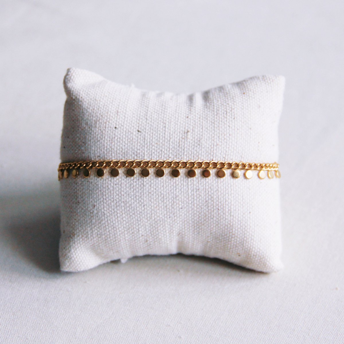 SA832: Steel chain bracelet with coins - gold