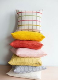 Mina-Kissenbezug aus weicher, gestrickter Jacquard-Baumwolle in Rot