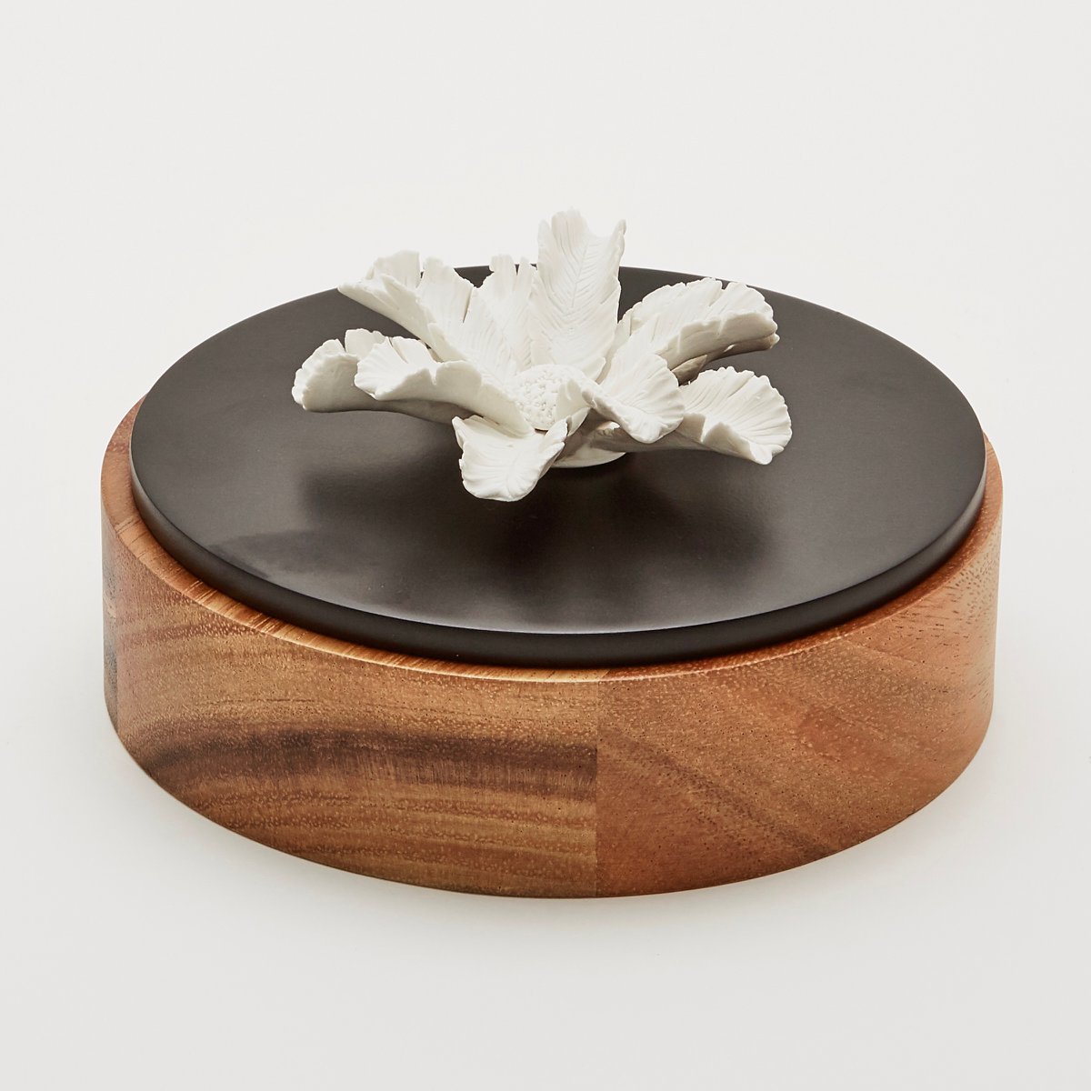 Drewniane pudełko i porcelanowy kwiatek 15 cm - PALMI