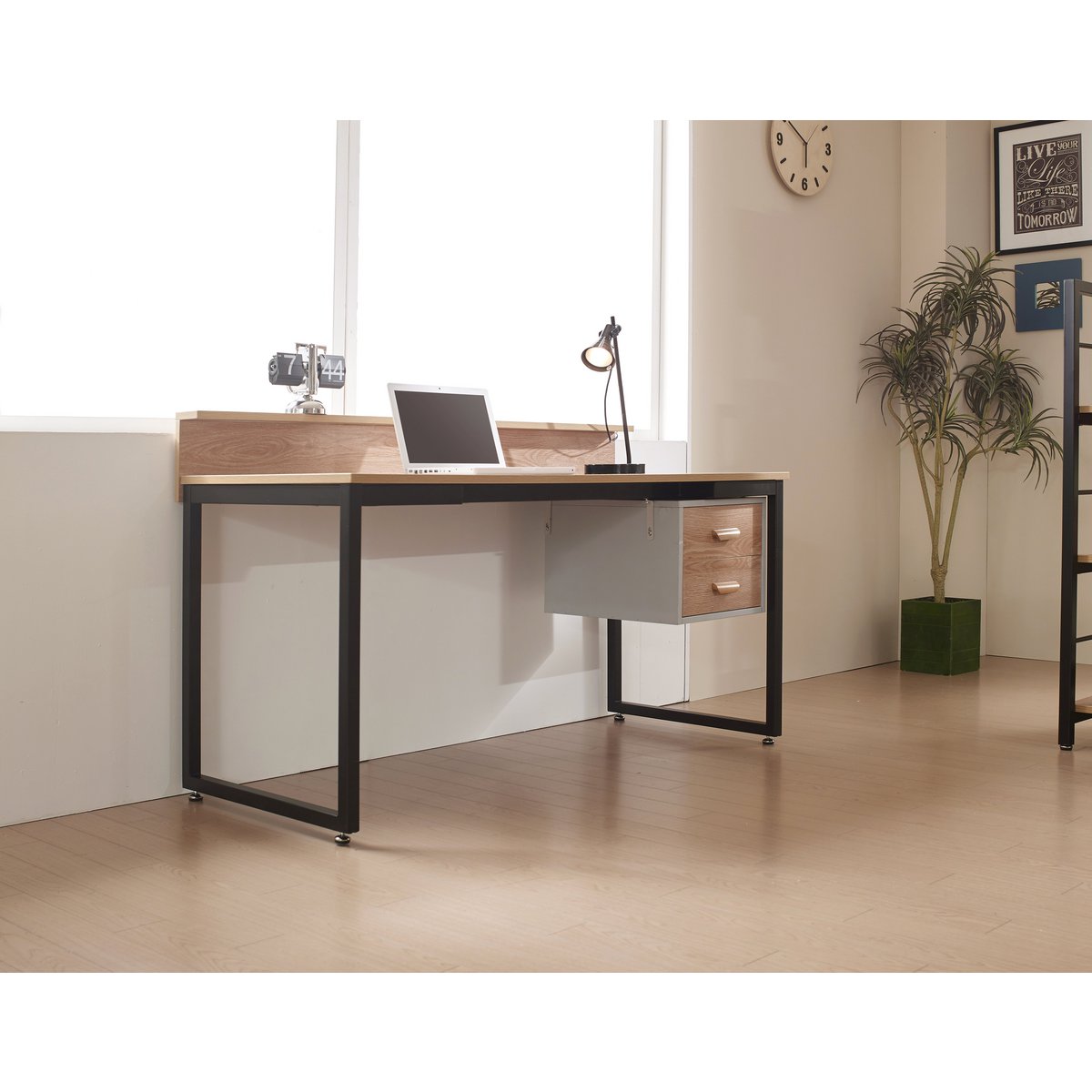 Desk 140x60 cm