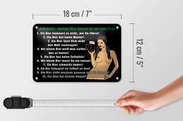 Targa in metallo Pinup 18x12 cm 10 motivi per cui la birra è meglio della decorazione femminile