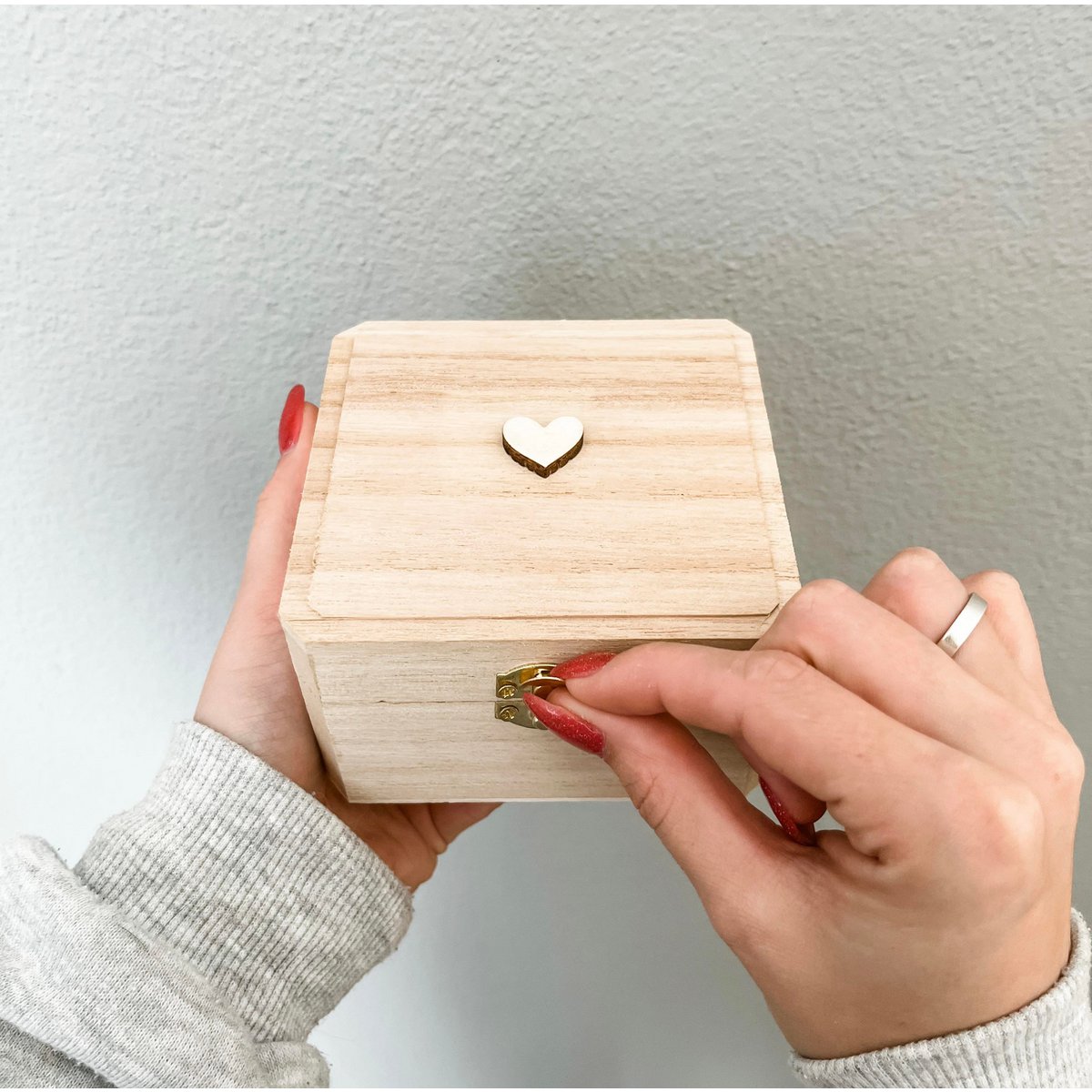 Announcement box with slippers | Grandparents