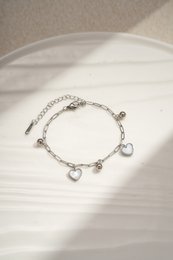 Bracelet à breloques cœur nacrés en acier