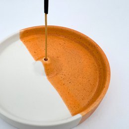 portaincenso per una giornata di sole - portaincenso - ceramica - rotondo - arancione e bianco