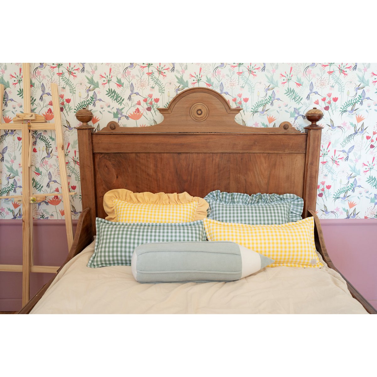 Decorative pillow with ruffle "Sage check"