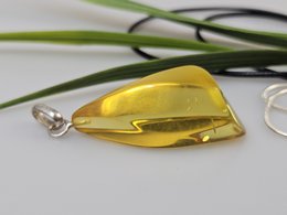 Colgante de ámbar. Ámbar amarillo. Joyas de ámbar certificadas. Cabujón de ámbar. Colgante de ámbar de plata de ley