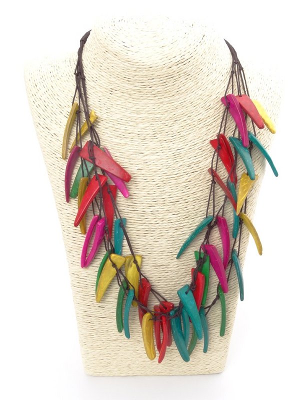 Collana sostenibile fatta a mano in più colori