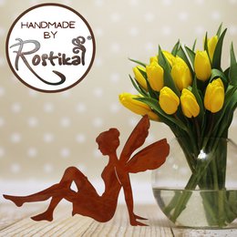 Rust metal fairy sitting | 19cm x 29cm | Vintage decorative figure in patina