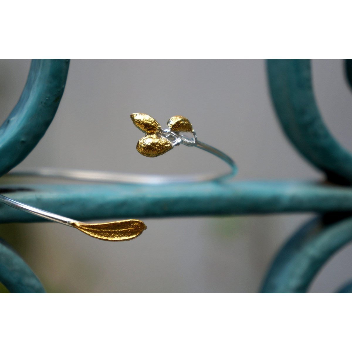 Eco-vriendelijke olijfbladarmband - gerecycleerd zilver met gouden accent