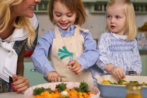 COOKING APRON