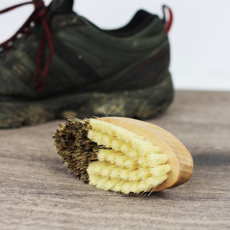 Dirt brush made of wood, fibre