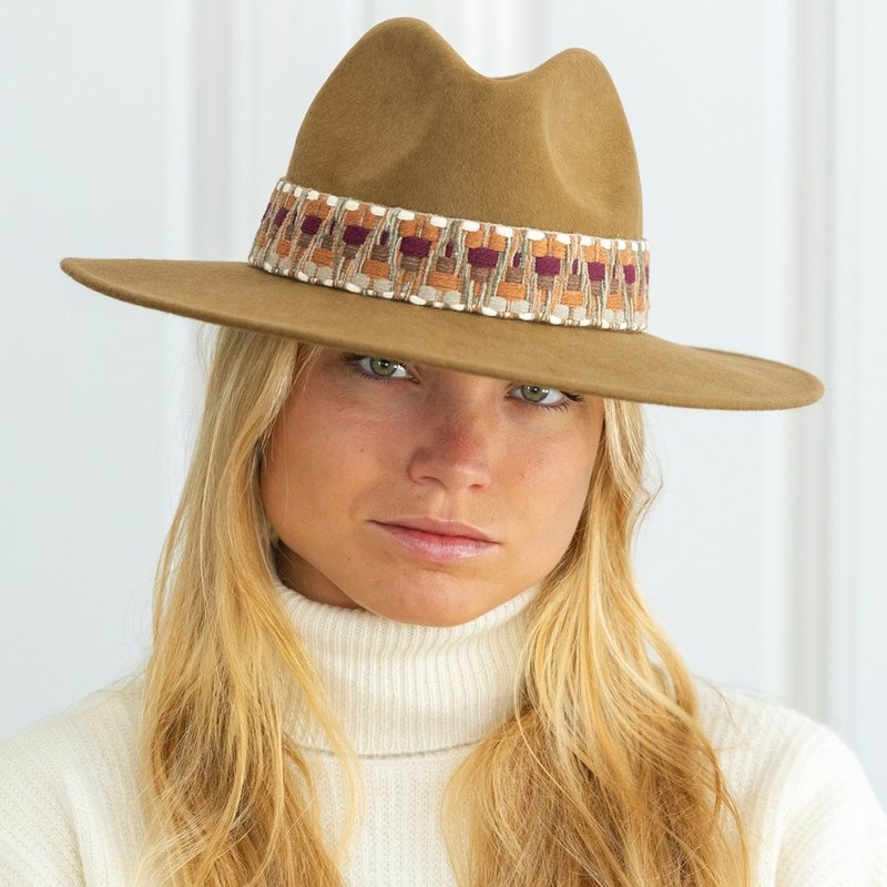 CAPPELLO A TENDA LARGA - treccia etnica