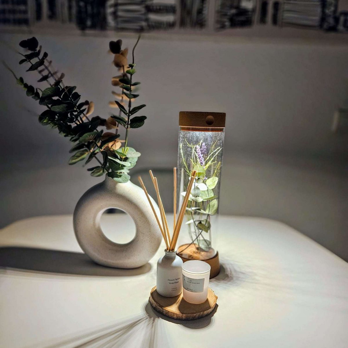 EOS rechargeable table lamp, sustainable LED lighting