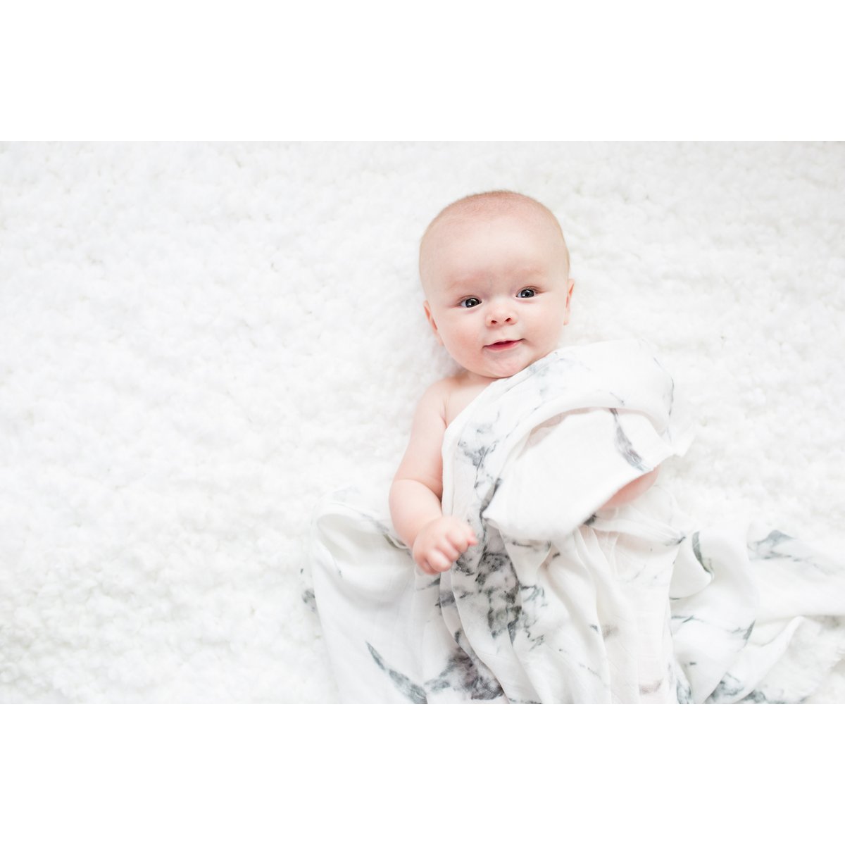Lulujo swaddle bamboo 120x120 - Marble