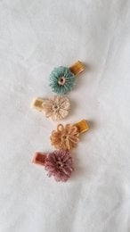 Blumenclips aus Wolle