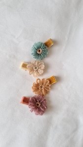 Blumenclips aus Wolle