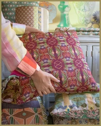 Coussin NIN-NIT Roses Classiques | 100% coton tissé | décoratif avec imprimé fleurs, roses et feuilles | rouge | Bordeaux | lilas | rose | vert | orange | multicolore | 50x50cm