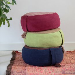 Yoga Pillow | Diamond - A round, plush meditation pillow available in wine red, dark blue, and pistachio green colors. The pillow features a diamond-patterned fabric and a tassel accent.